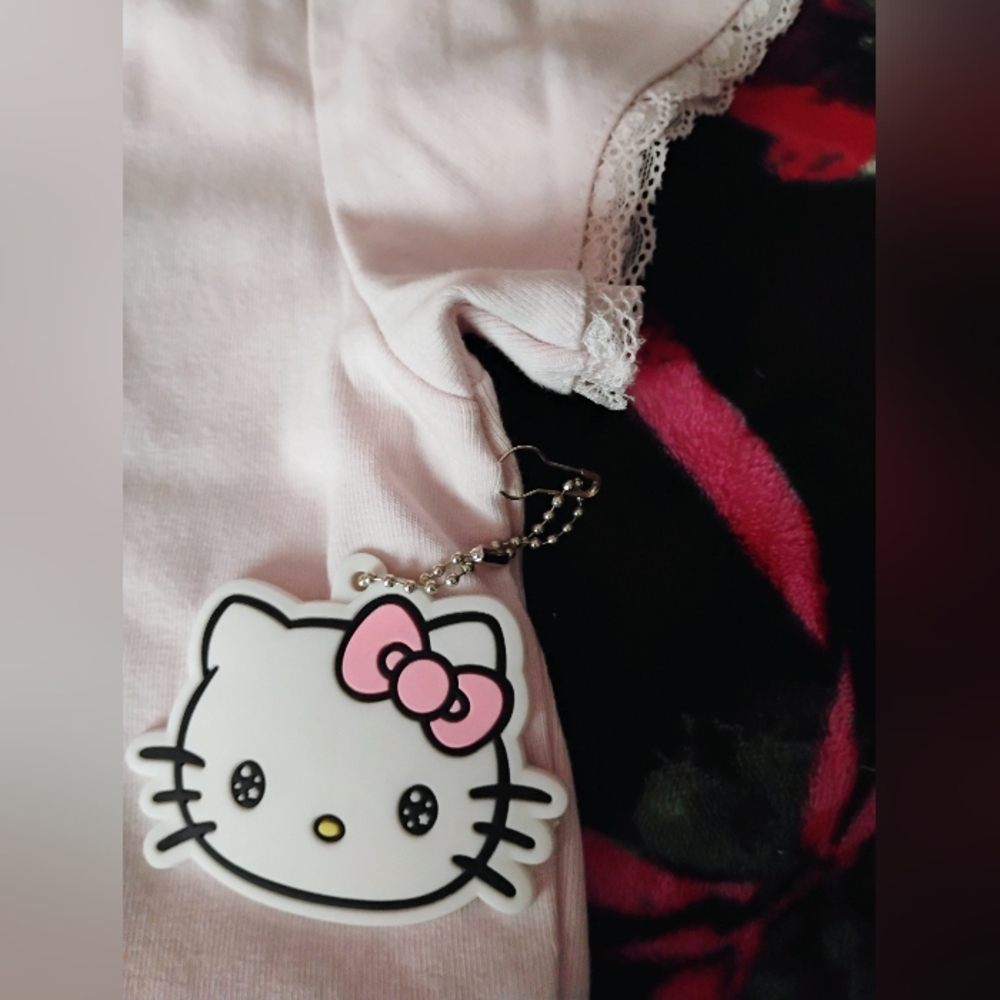 💥SOLD💥 My Melody Pink Short Sleeve Baby Tee Lace Trim Size Medium Brand New - Picture 5 of 6